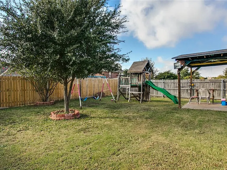 2867 Park Place Dr — Photo 1