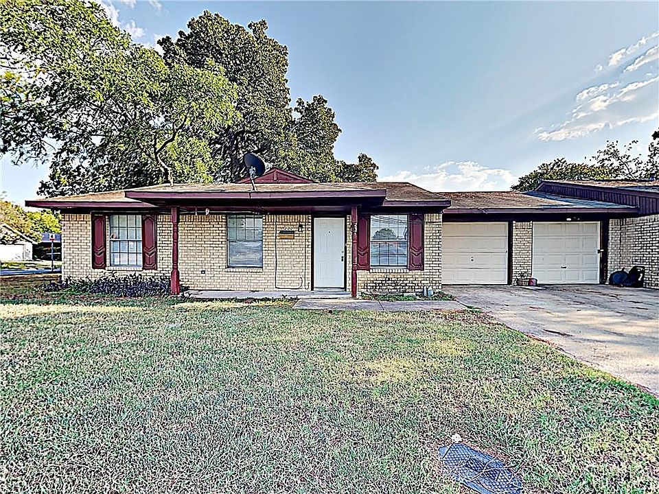 1st image of 220 E 4th St #222