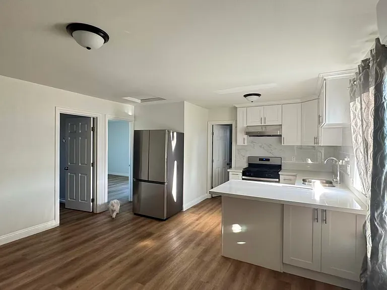 7913 Dorothy St — Photo 1