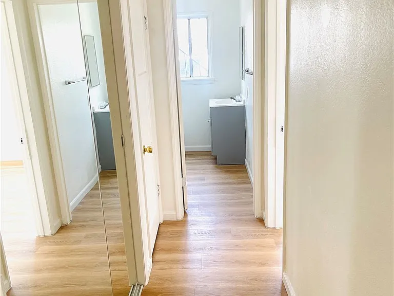 5752 Vineland Ave — Photo 8