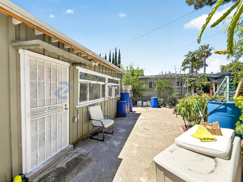 Building Photo - 2755 Sanborn Ave