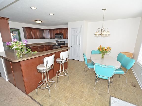 5th image of 1158 Castlewood Dr