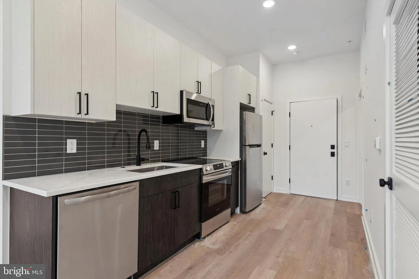 1 bed, 600 sqft, $1,599 — Photo 3