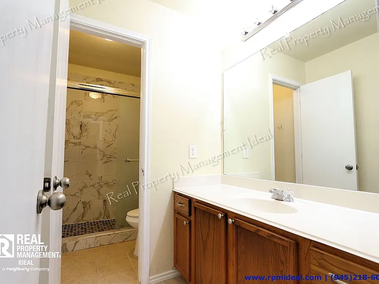 1910 Pin Oak Ln — Photo 29