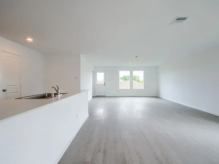 201 Cattail Ln — Photo 8
