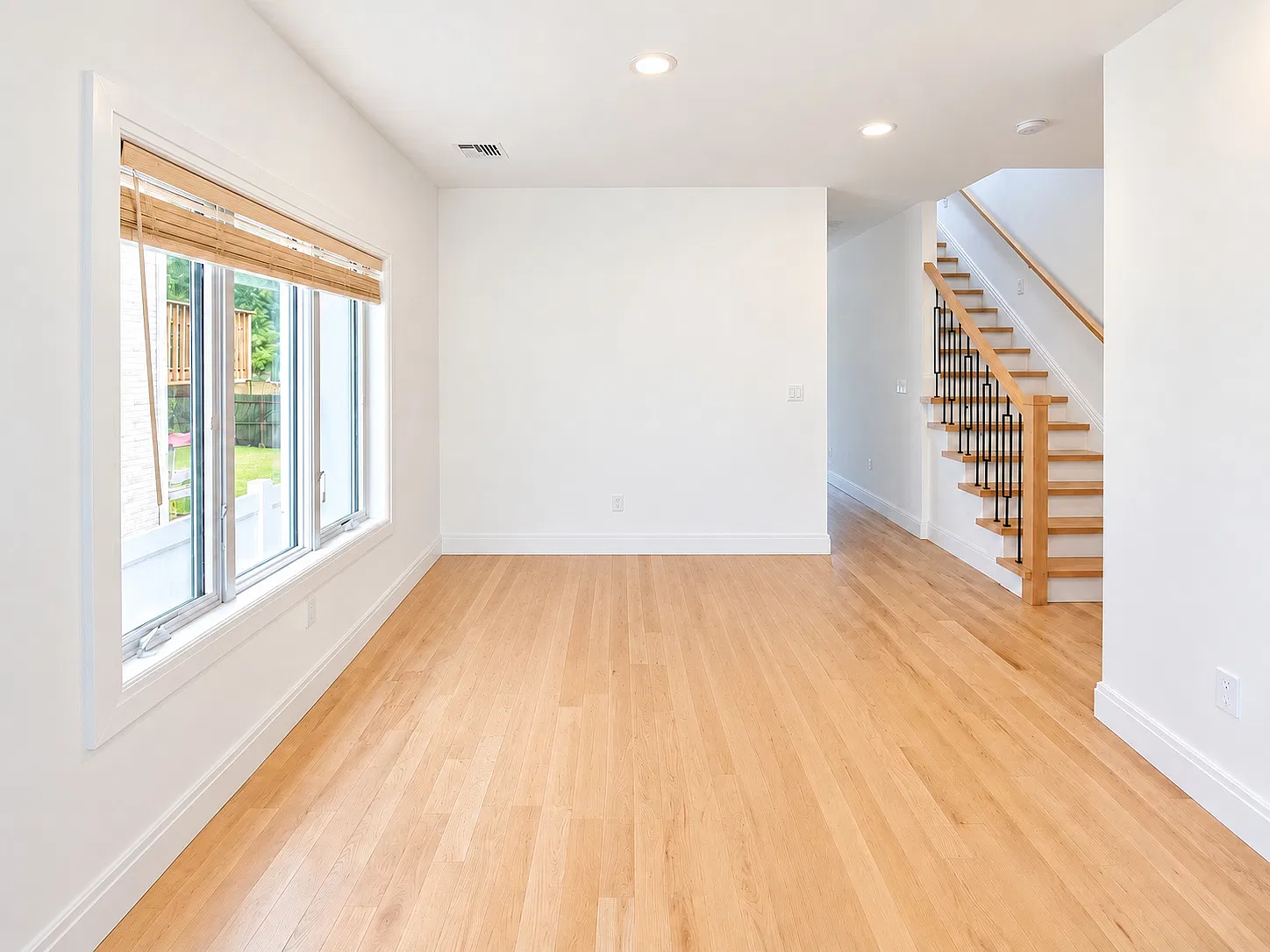 4 bed, 3.5 bath, 3000 sqft, $6,800 — Photo 2
