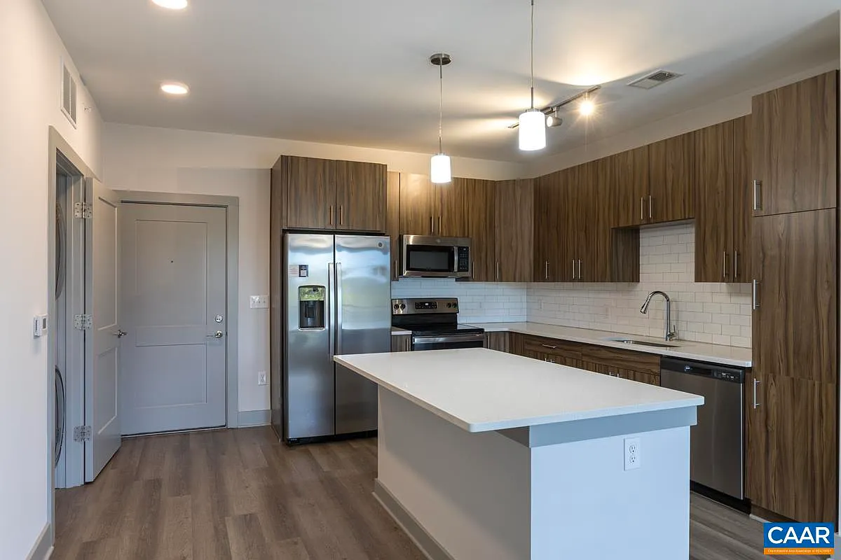 2 bed, 2.0 bath, 1124 sqft, $1,965 — Photo 3