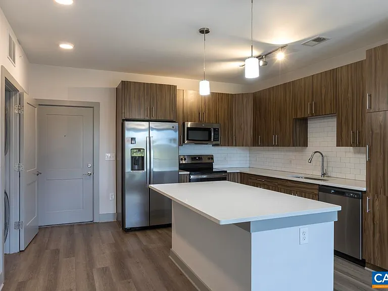 905 River Rd #403 — Photo 3