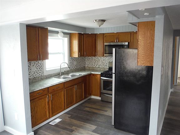 5th image of 204 Iroquois Ave