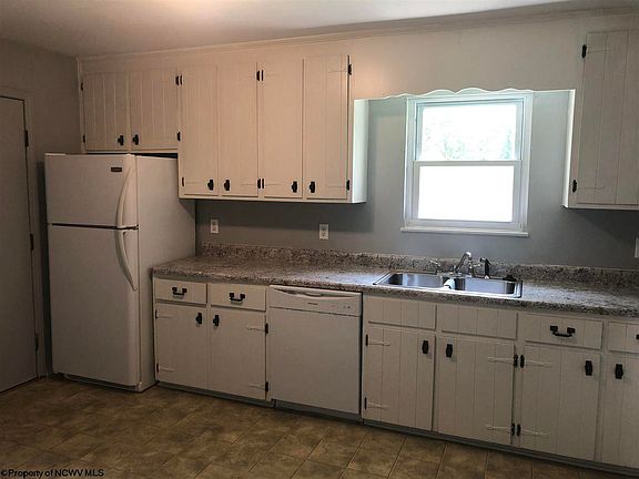 4th image of 1116 Harvatis St