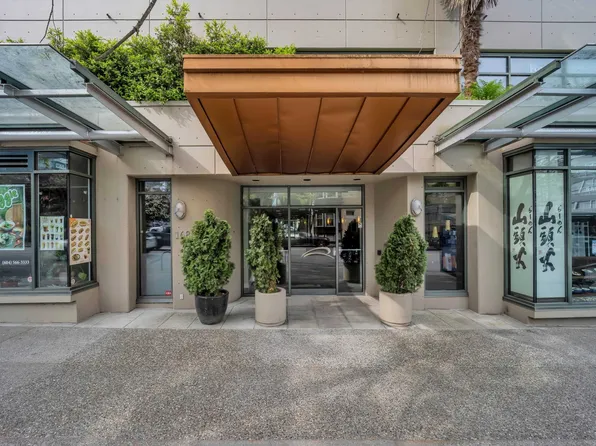 1688 Robson St #214, Vancouver, BC V6G 1C7