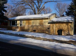 735 1st St E, Dickinson, ND 58601