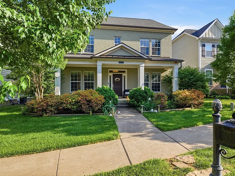 623 Streamside Ln — Photo 2