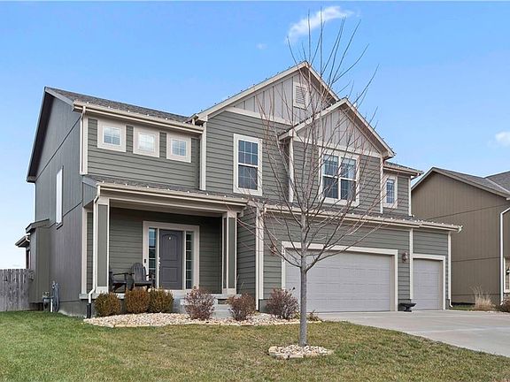 2nd image of 105 SW Ayden Ln