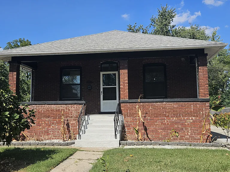 2821 Edwards St — Photo 1