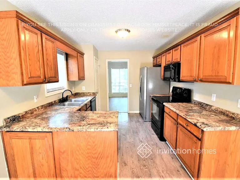 1885 Chadwick Dr — Photo 4