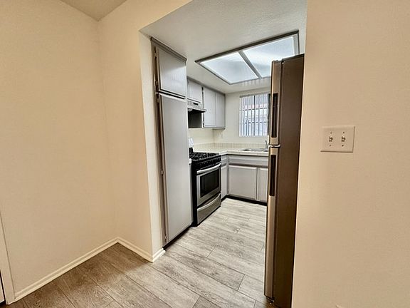 5th image of 11723 Avon Way #202