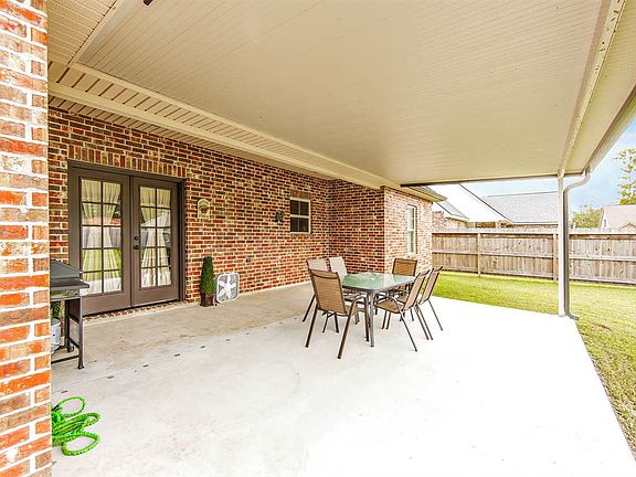3rd image of 413 Sugar Trail St