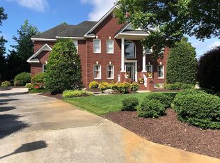 904 Poquoson Cir, Chesapeake, VA 23320