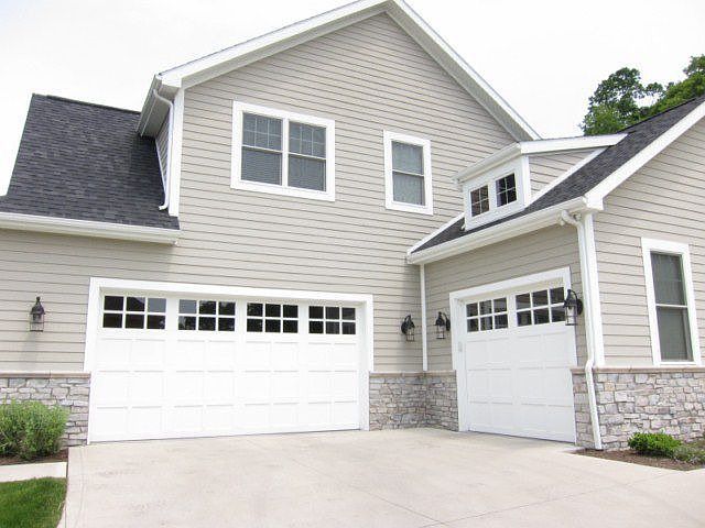 1st image of 407 Glyn Tawel Dr