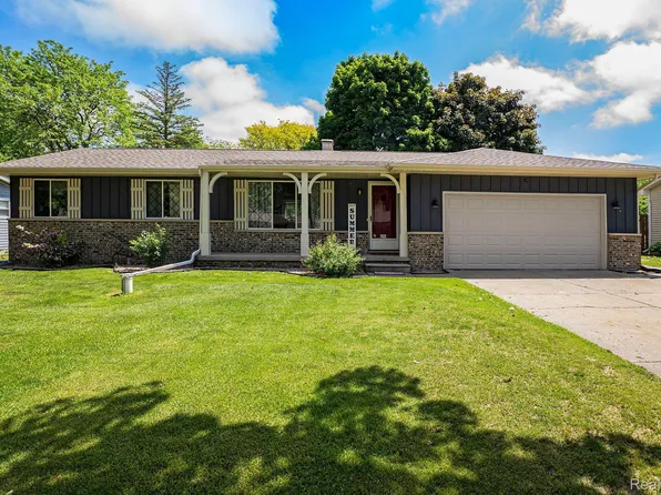 6101 Coventry Dr, Swartz Creek, MI 48473