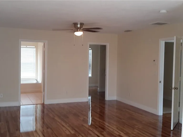 2054 Willow Branch Dr — Photo 3