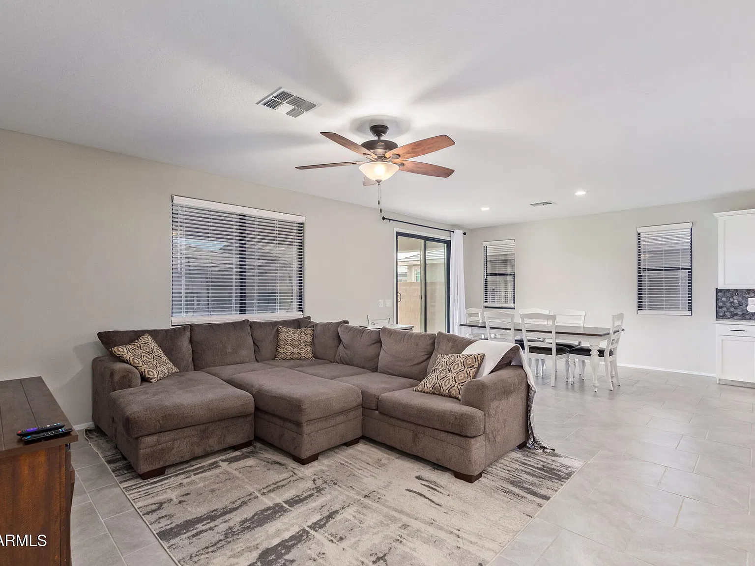 4 bed, 2.5 bath, 2298 sqft, $2,395 — Photo 3