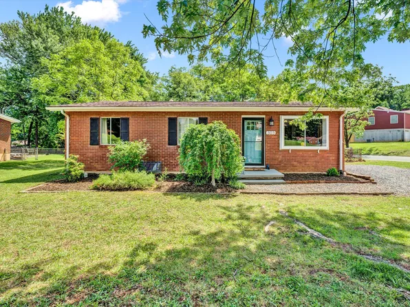 303 Koogler Dr NW, Roanoke, VA 24017