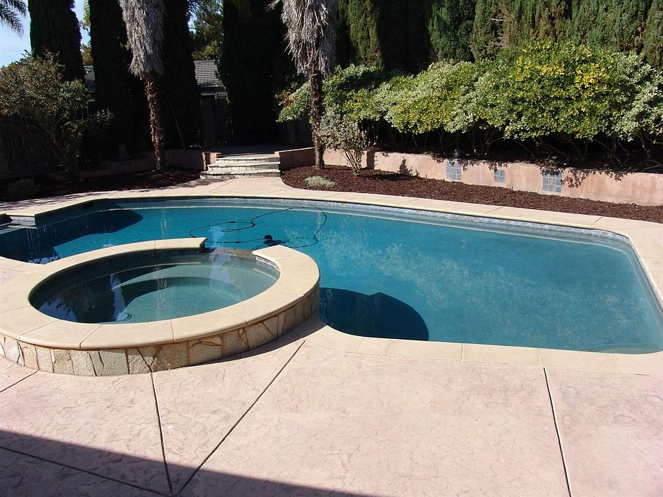 2nd image of 16 Sea Ct