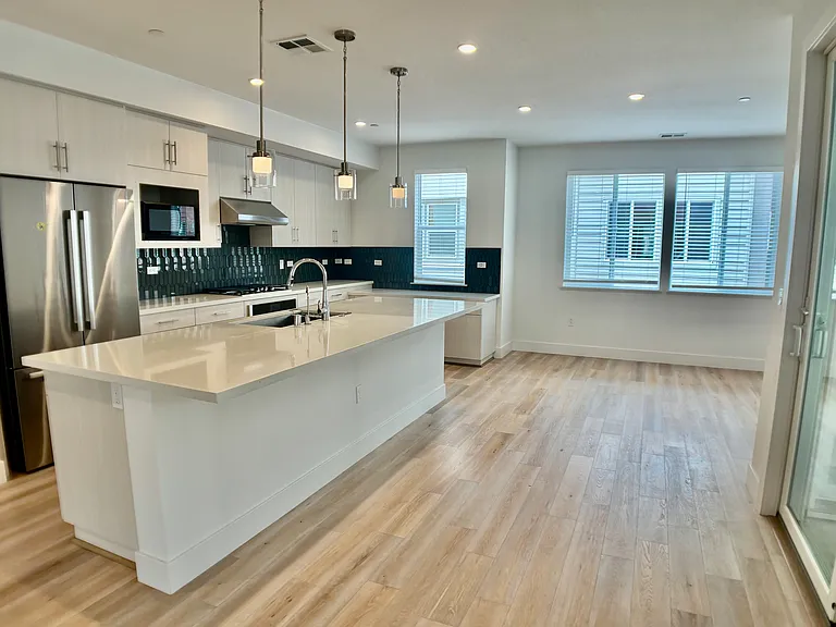 2933 Lamory Pl #113 — Photo 9