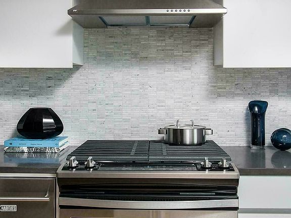 4th image of 504 Myrtle Ave APT 4W