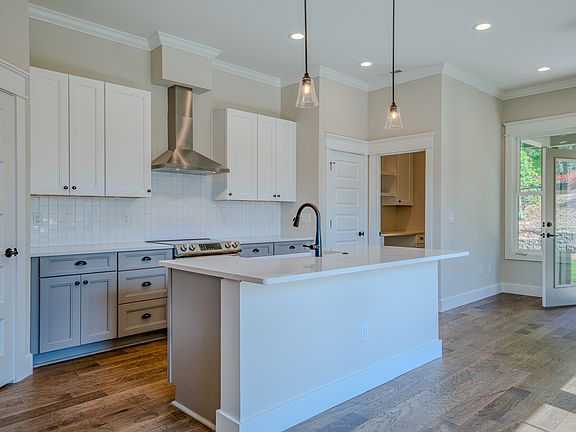 3rd image of 151 Collin Pl