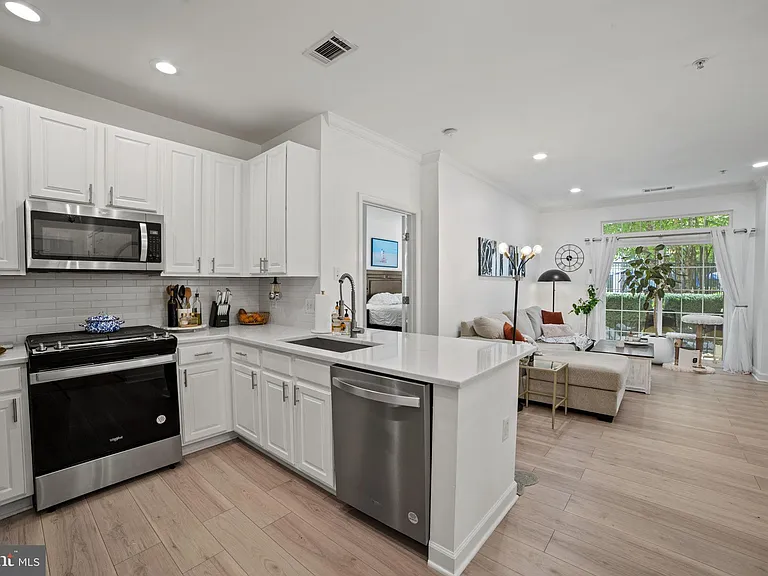 2055 26th St S #5-B06 — Photo 9