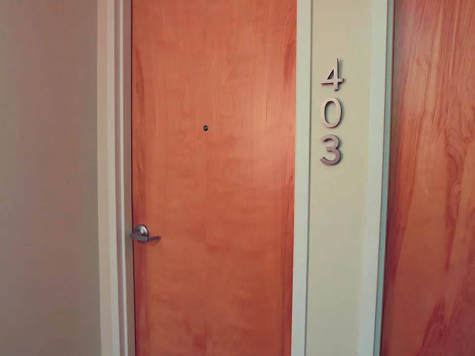 150 E Main St #403