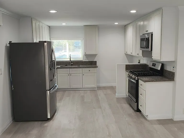 716 E F St #B — Photo 18