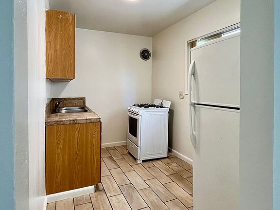 2nd image of 4750-4772 Thorn St #4752