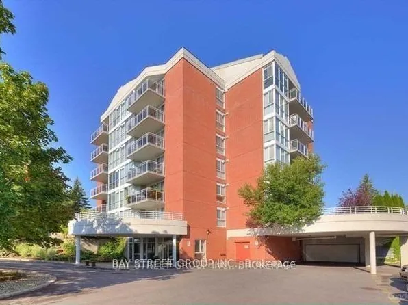 1071 Queens Ave #605, Oakville, ON L6H 2R5
