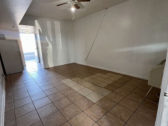 5th image of 605 N Gray St #115