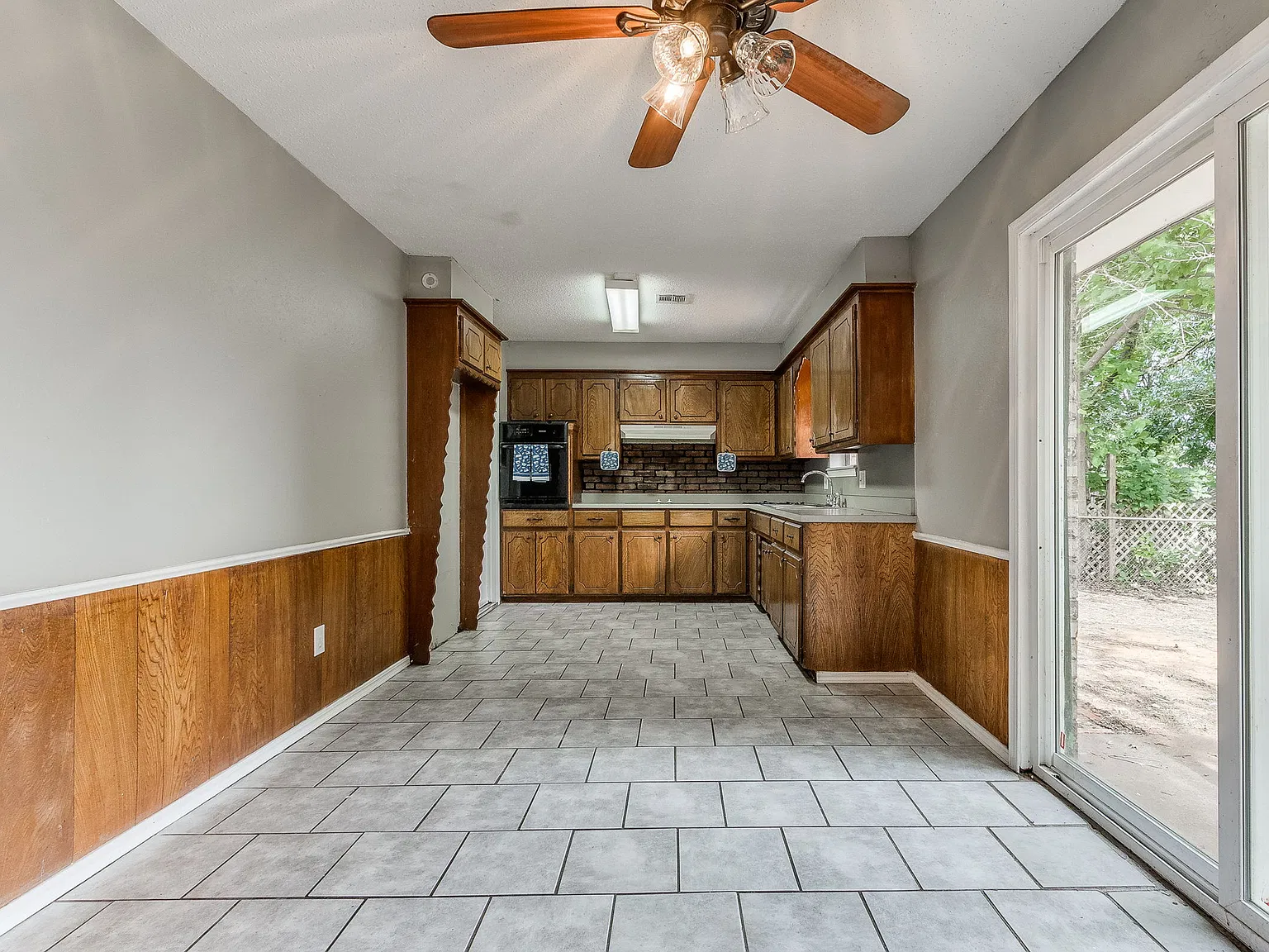 3 bed, 1.5 bath, 1117 sqft, $1,300 — Photo 4