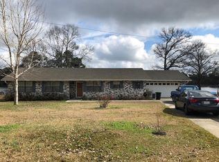 16 Bonnie Ln, Lumberton, MS 39455