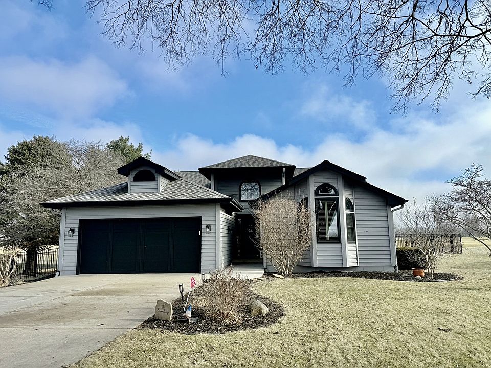 1st image of 3 Deer Park Ln