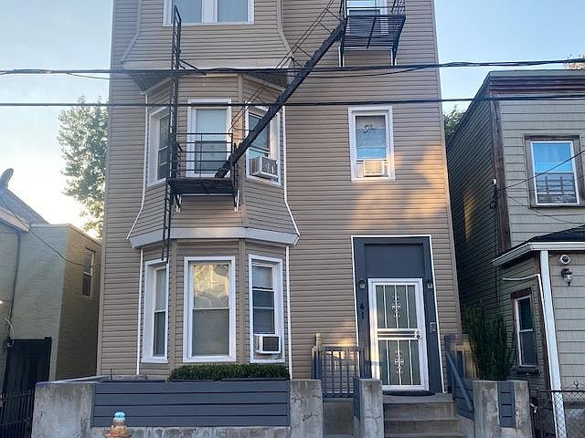 1st image of 41 Jackson St APT 3