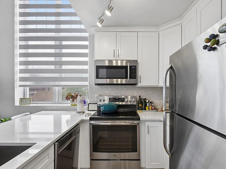 450 7th St #2D — Photo 10