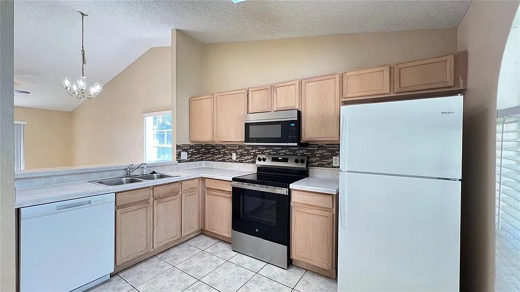 3 bed, 2.0 bath, 1262 sqft, $2,150 — Photo 4
