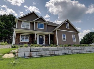 4 Hayfield Ln, Cumberland, RI 02864