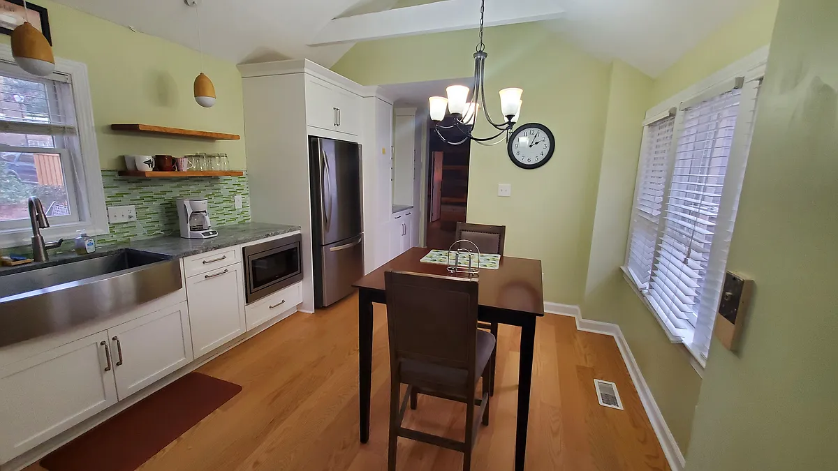 Kitchen/dining area - 5927 Sentinel Dr