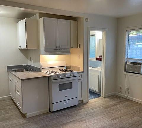 2nd image of 401 Norman Dr #5
