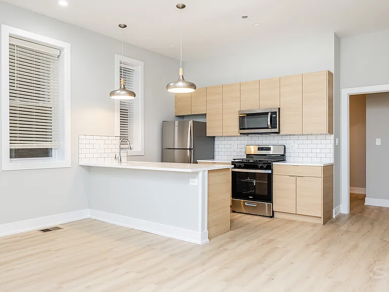 4543 S Saint Lawrence Ave #3R — Photo 2