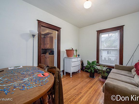 5th image of 1425 Sherman St SE