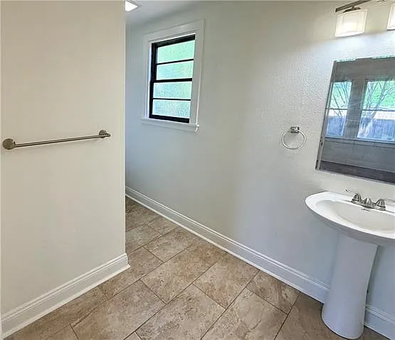 410 E Park Ave — Photo 13